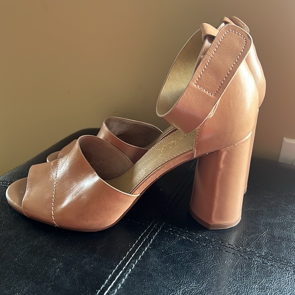 SPLENDID Heels - Picture 2 of 6